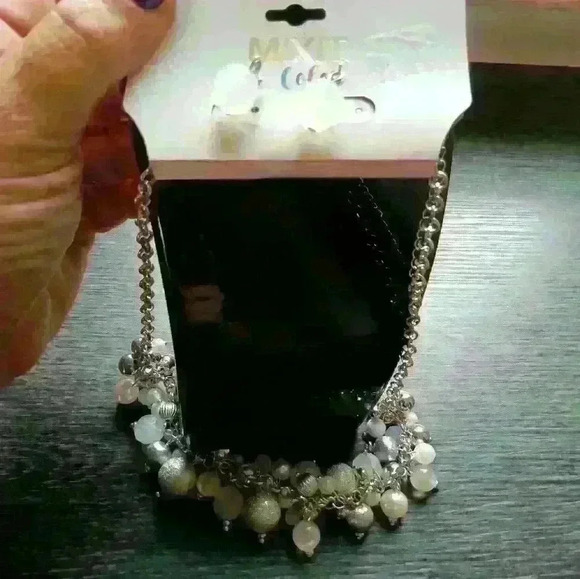 Women's Beautiful Beaded Necklace And Earring Set Brand New With Tags - Picture 13 of 13